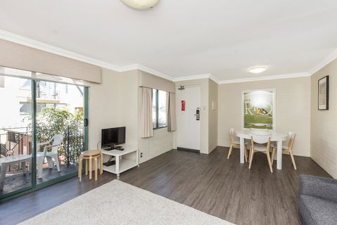 Subiaco Village 30 - Hotel Gold Coast 8
