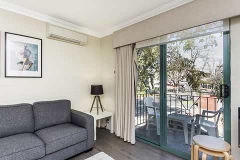 Subiaco Village 30 - Hotel Gold Coast 6