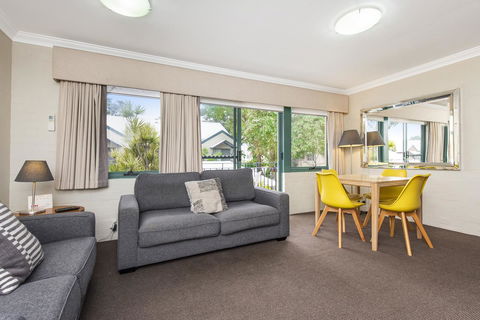 Subiaco Village 20 - Hotel Gold Coast 2