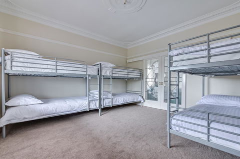 Serpentine Rose - Hotel Gold Coast 10