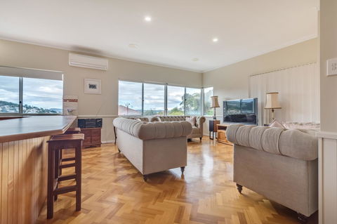 Serpentine Rose - Hotel Gold Coast 5