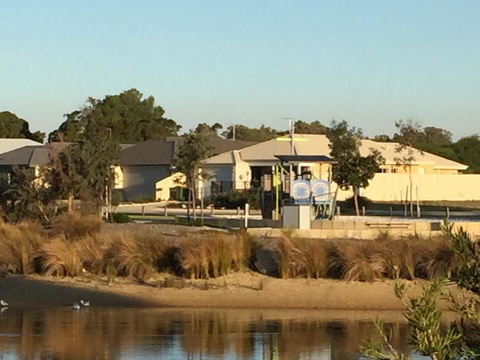 Lakeside Views - Hotel Gold Coast 14