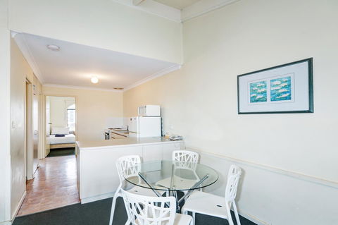 West Beach Lagoon 114 â€“ Ocean Views - Hotel Gold Coast 8