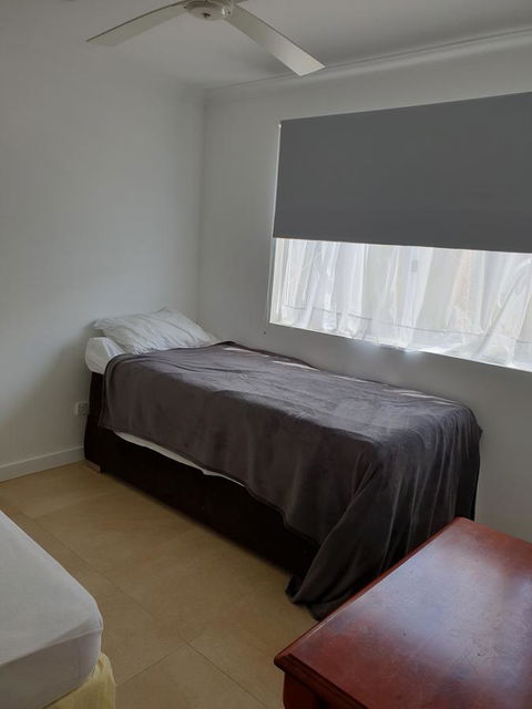 DIANELLA Budget Rooms Happy Place To Stay - Hotel Gold Coast 2