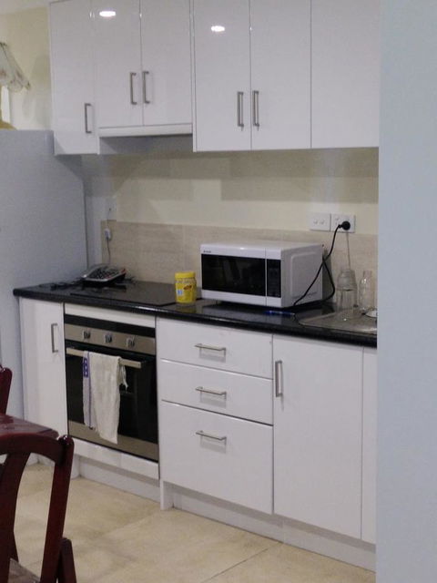 DIANELLA Budget Rooms Happy Place To Stay - Hotel Gold Coast 25