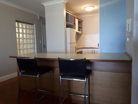 Salty Kiss - Hotel Gold Coast 7