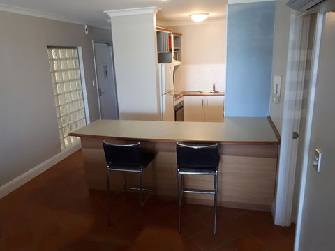 Salty Kiss - Hotel Gold Coast 8