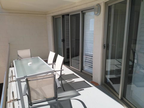 Salty Kiss - Hotel Gold Coast 14