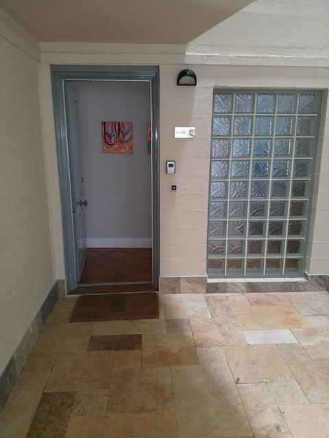 Salty Kiss - Hotel Gold Coast 2