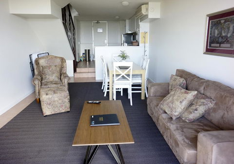 Oceanside 8 - Hotel Gold Coast 1