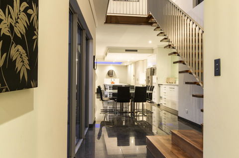 Ambar Villa Between City And Freo - Hotel Gold Coast 17