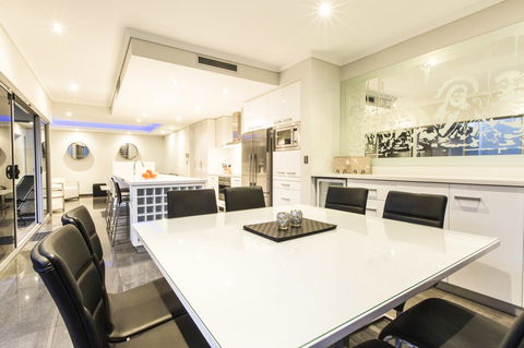 Ambar Villa Between City And Freo - Hotel Gold Coast 10