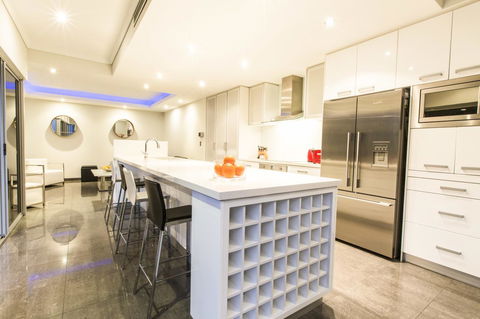 Ambar Villa Between City And Freo - Hotel Gold Coast 28