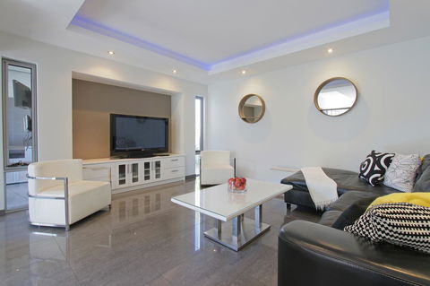 Ambar Villa Between City And Freo - Hotel Gold Coast 2