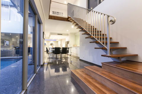 Ambar Villa Between City And Freo - Hotel Gold Coast 14