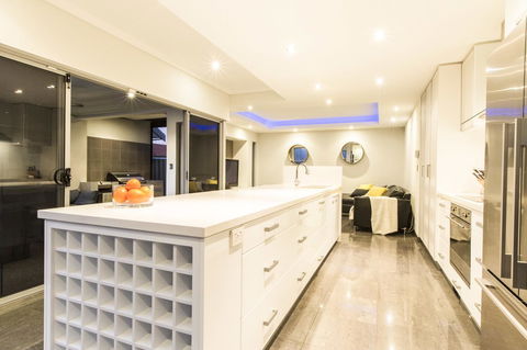 Ambar Villa Between City And Freo - Hotel Gold Coast 11