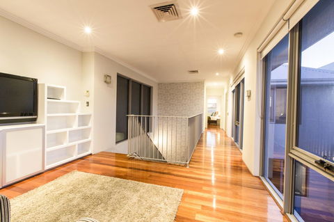 Ambar Villa Between City And Freo - Hotel Gold Coast 9