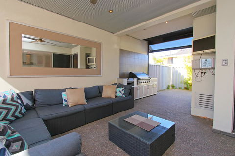 Ambar Villa Between City And Freo - Hotel Gold Coast 1