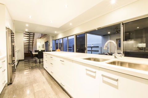 Ambar Villa Between City And Freo - Hotel Gold Coast 15