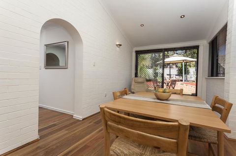 Attadale Excutive Villa - Hotel Gold Coast 9