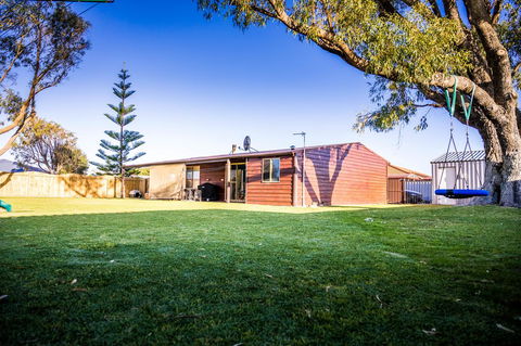 The Bothy Lancelin Family Retreat - Hotel Gold Coast 1