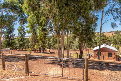 'Bindoon Valley Escape' Cottage - Hotel Gold Coast 11