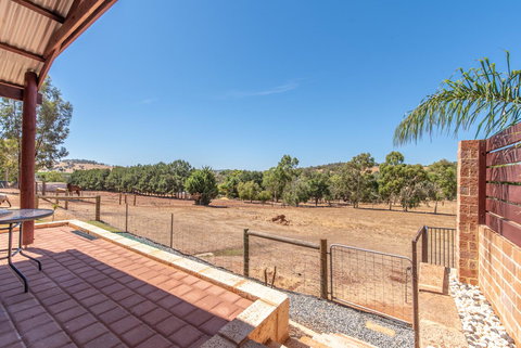 'Bindoon Valley Escape' Cottage - Hotel Gold Coast 7