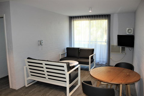 Atrium Hotel Mandurah - Hotel Gold Coast 4