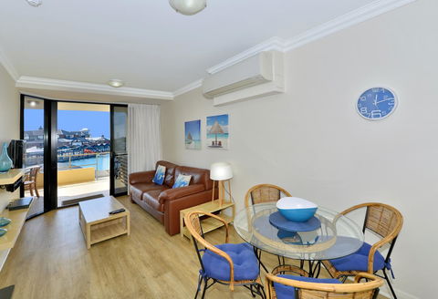 Dolphin Quay Apartments - Hotel Gold Coast 12