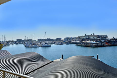 Dolphin Quay Apartments - Hotel Gold Coast 13