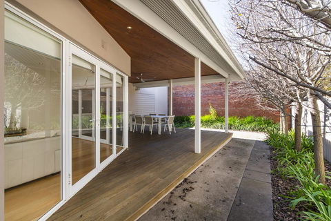 Inner Western Suburbs Retreat - Hotel Gold Coast 12