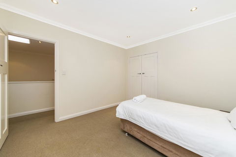 Inner Western Suburbs Retreat - Hotel Gold Coast 29