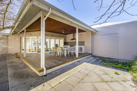 Inner Western Suburbs Retreat - Hotel Gold Coast 1