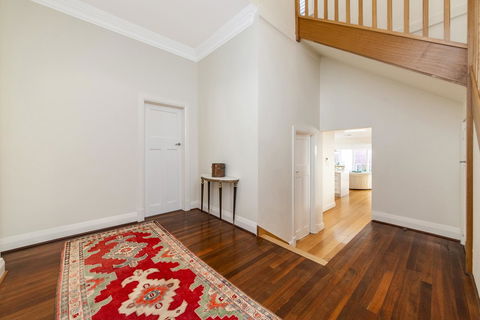 Inner Western Suburbs Retreat - Hotel Gold Coast 19
