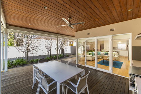 Inner Western Suburbs Retreat - Hotel Gold Coast 14