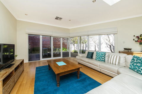 Inner Western Suburbs Retreat - Hotel Gold Coast 6