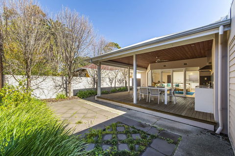 Inner Western Suburbs Retreat - Hotel Gold Coast 0