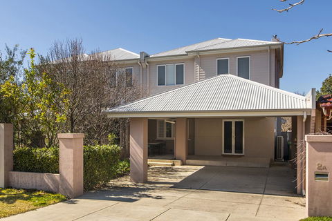 Inner Western Suburbs Retreat - Hotel Gold Coast 7