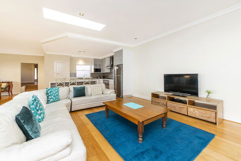 Inner Western Suburbs Retreat - Hotel Gold Coast 9