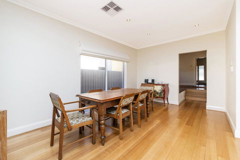 Inner Western Suburbs Retreat - Hotel Gold Coast 11