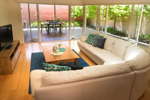 Inner Western Suburbs Retreat - Hotel Gold Coast 3