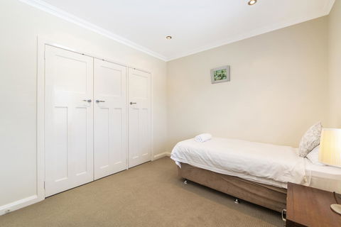 Inner Western Suburbs Retreat - Hotel Gold Coast 33
