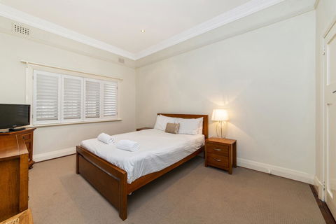 Inner Western Suburbs Retreat - Hotel Gold Coast 23