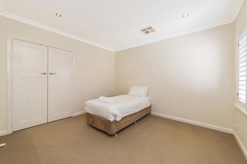 Inner Western Suburbs Retreat - Hotel Gold Coast 28