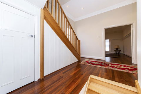 Inner Western Suburbs Retreat - Hotel Gold Coast 16
