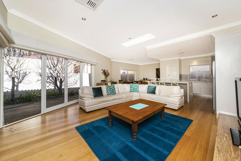 Inner Western Suburbs Retreat - Hotel Gold Coast 8