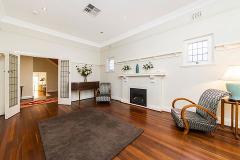 Inner Western Suburbs Retreat - Hotel Gold Coast 22