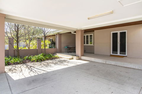 Inner Western Suburbs Retreat - Hotel Gold Coast 38