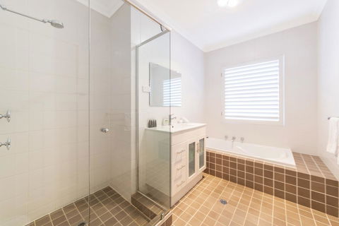 Inner Western Suburbs Retreat - Hotel Gold Coast 30