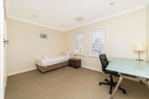 Inner Western Suburbs Retreat - Hotel Gold Coast 31